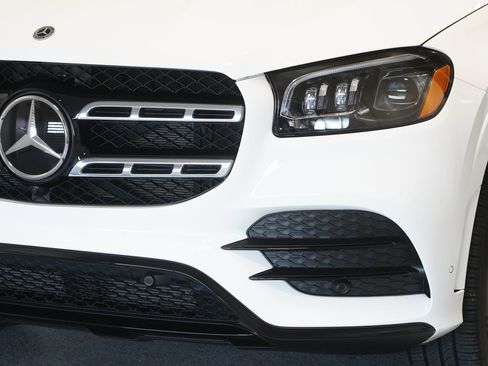 Used 2023 Mercedes-Benz GLS 580 4MATIC image 6