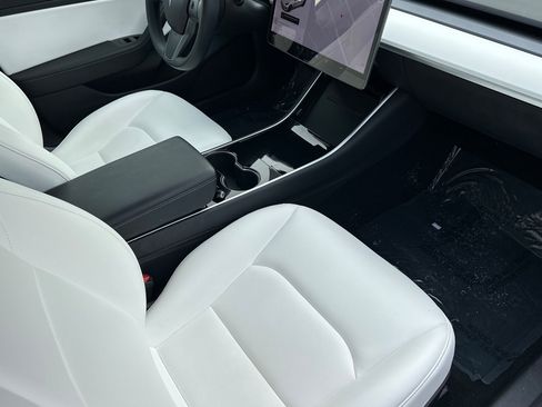 Used 2020 Tesla Model 3 image 17