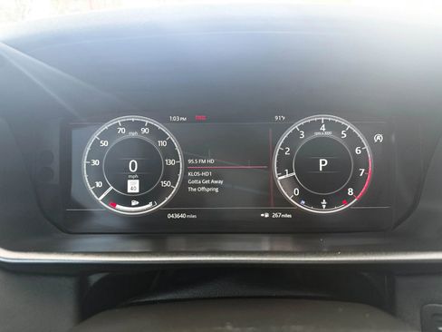 Used 2020 Land Rover Discovery HSE image 17