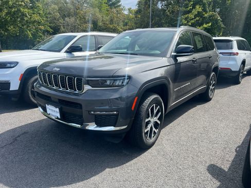 New 2025 Jeep Grand Cherokee L Limited w/ Trailer Tow Package image 3