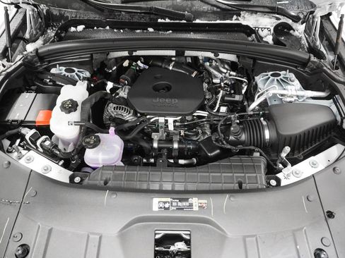 New 2026 Jeep Grand Cherokee Limited image 9