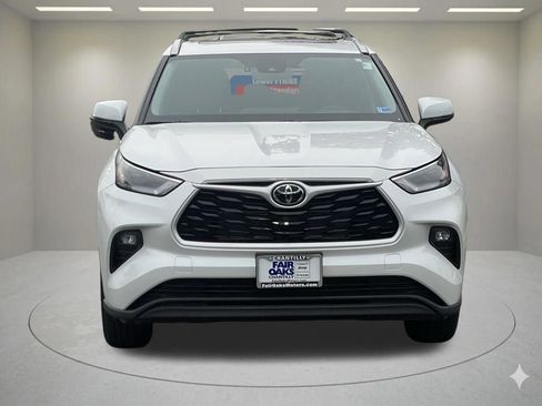 Used 2025 Toyota Highlander XLE AWD/4WD image 4
