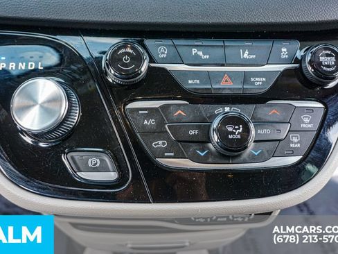 Used 2024 Chrysler Pacifica Touring-L FWD image 46