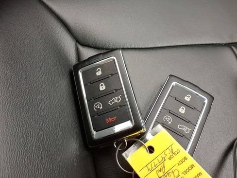 Used 2023 Jeep Grand Cherokee Limited w/ Black Appearance Package AWD/4WD image 26