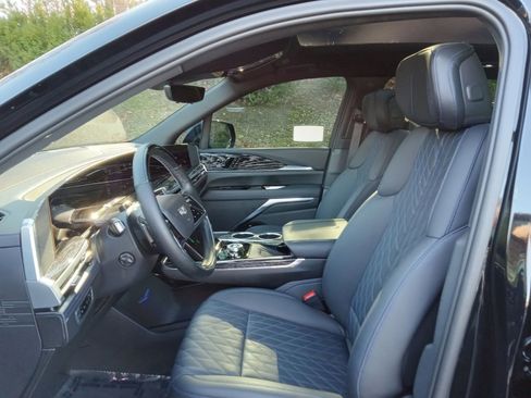 Used 2025 Cadillac Escalade IQ Sport 1 w/ LPO, Etrunk Organizer Package image 11