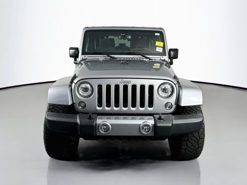 Used 2017 Jeep Wrangler Sahara w/ Connectivity Group AWD/4WD image 2