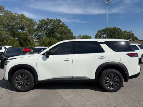 Used 2024 Nissan Pathfinder S FWD image 7