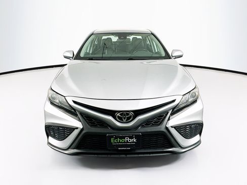 Used 2021 Toyota Camry SE image 2