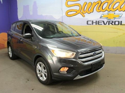 Used 2017 Ford Escape SE AWD/4WD image 4