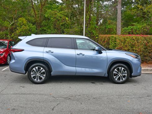 Certified 2024 Toyota Highlander LE image 5