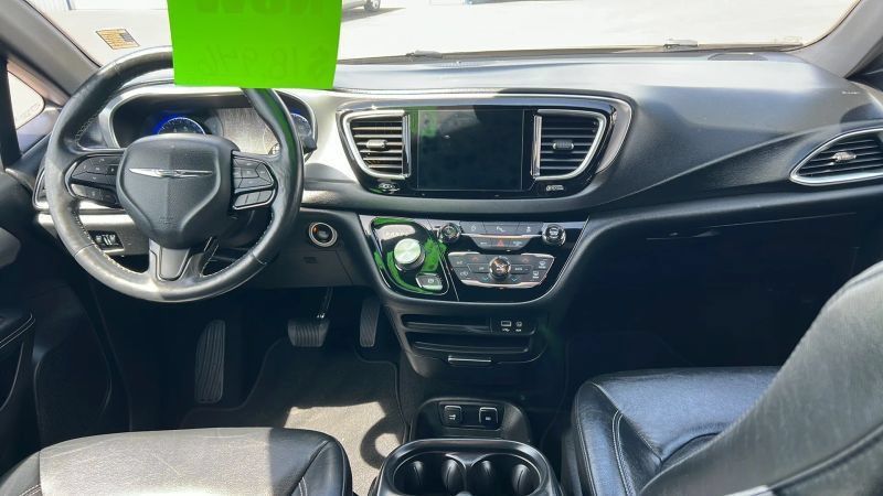 Used 2019 Chrysler Pacifica Touring-L w/ S Appearance Package FWD image 8