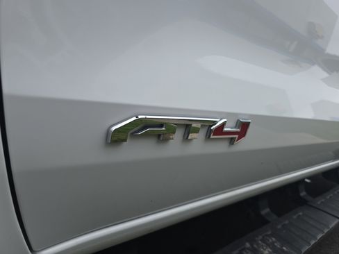 Used 2023 GMC Canyon AT4 w/ AT4 Premium Package AWD/4WD image 12