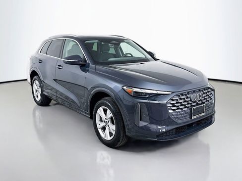 Used 2025 Audi Q5 Premium w/ Convenience Package image 7