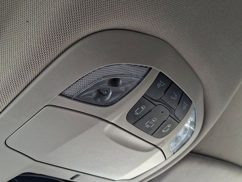 Used 2023 Chrysler Pacifica Touring-L image 31