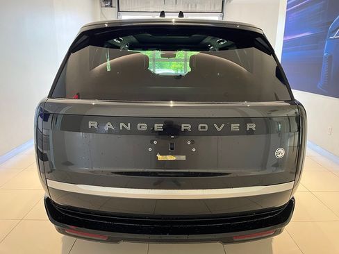 Used 2024 Land Rover Range Rover SV AWD/4WD image 7