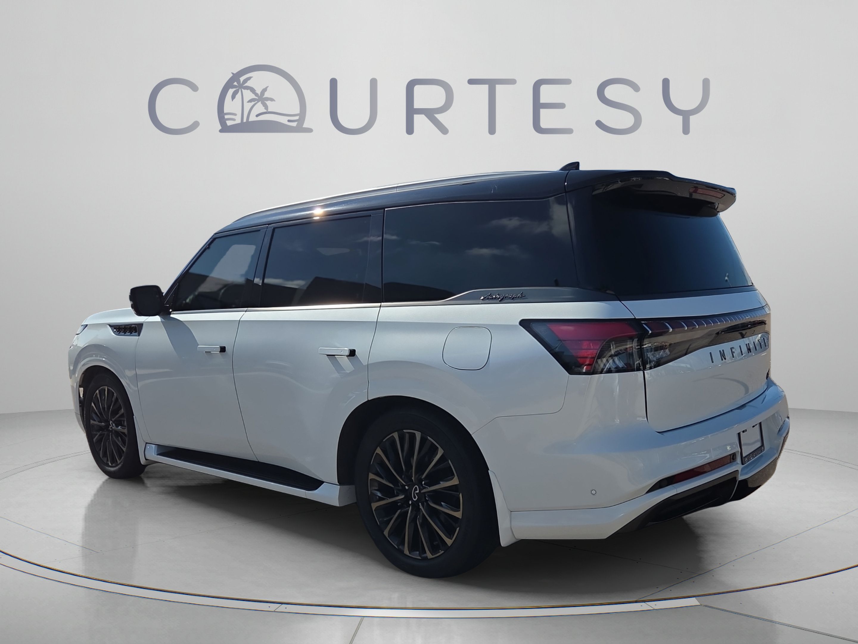 Used 2026 INFINITI QX80 Autograph w/ Premium Cargo Package AWD/4WD image 3