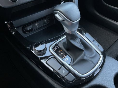 Used 2025 Kia Seltos S image 36