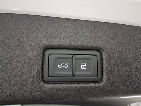Certified 2025 Audi Q5 Premium w/ Convenience Package AWD/4WD image 16