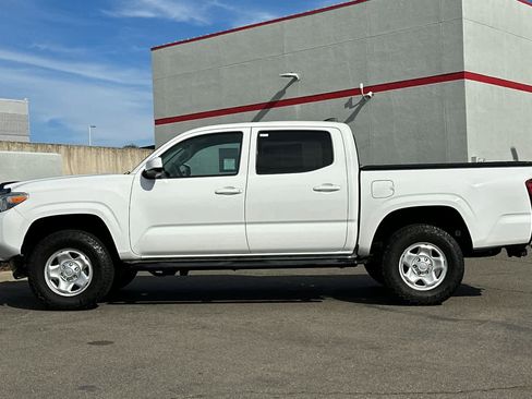 Used 2020 Toyota Tacoma SR image 9