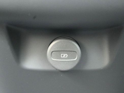 New 2026 Volvo XC90 B6 Plus w/ Protection Package Premier image 23