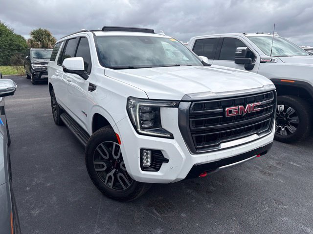 Used 2024 GMC Yukon XL AT4 w/ Technology Package AWD/4WD image 3