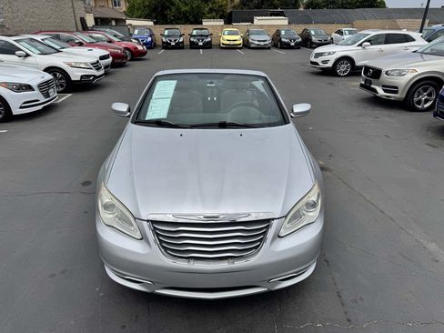 Used 2011 Chrysler 200 Touring FWD image 11