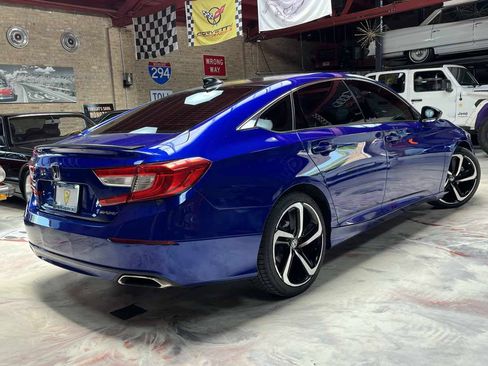 Used 2018 Honda Accord Sport image 2