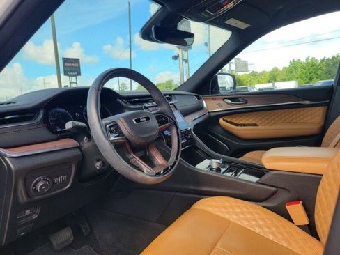 Used 2025 Jeep Grand Cherokee L Summit AWD/4WD image 7