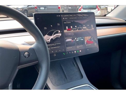 Used 2025 Tesla Model Y Long Range RWD image 6