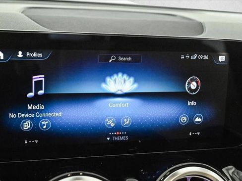 Used 2023 Mercedes-Benz GLB 250 4MATIC image 16