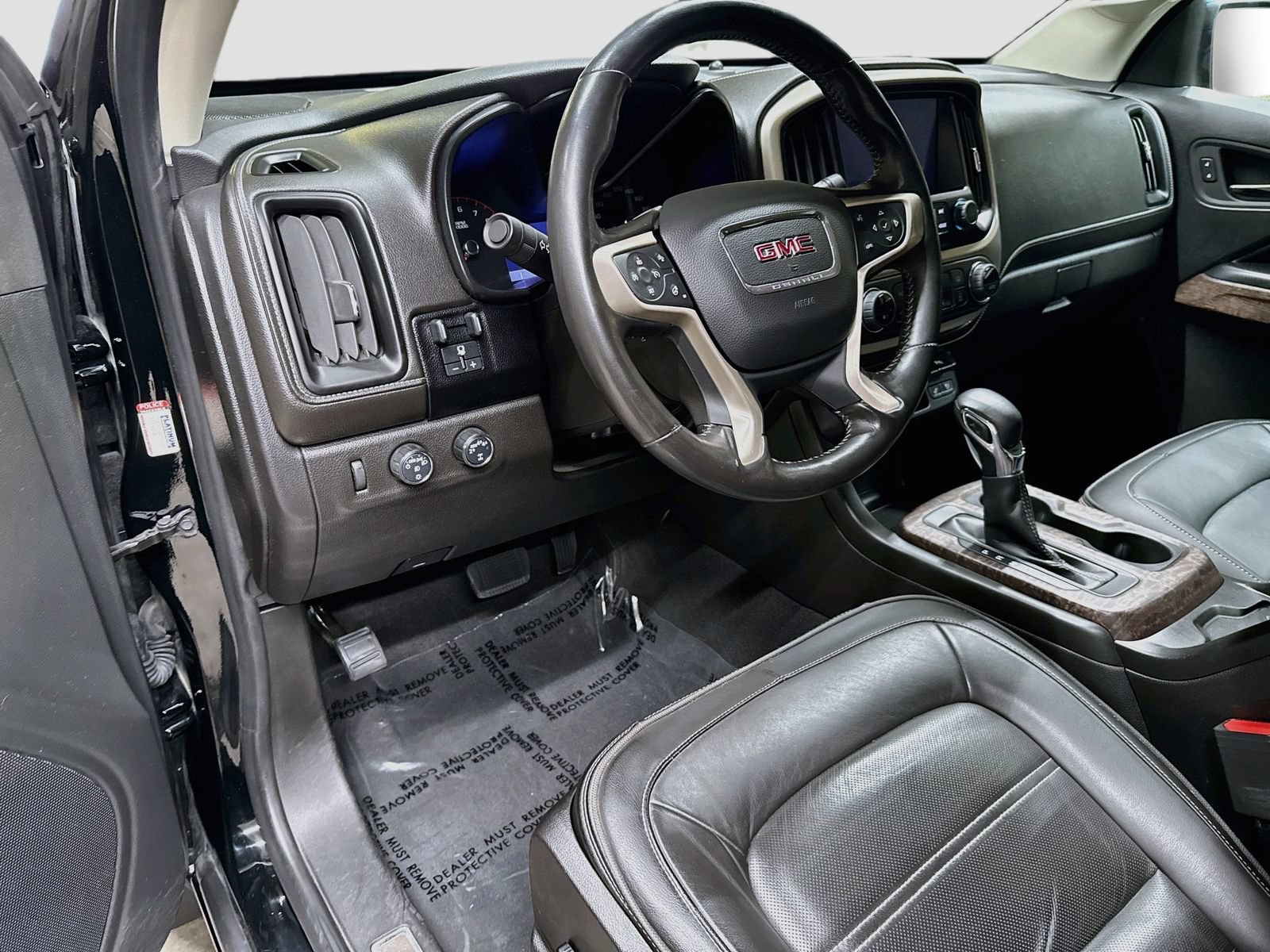 Used 2022 GMC Canyon Denali w/ Denali Black Edition Package AWD/4WD image 10