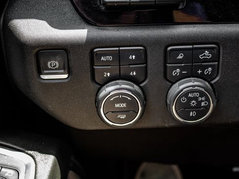 Used 2024 Chevrolet Silverado 2500 High Country w/ High Country Premium Package AWD/4WD image 42