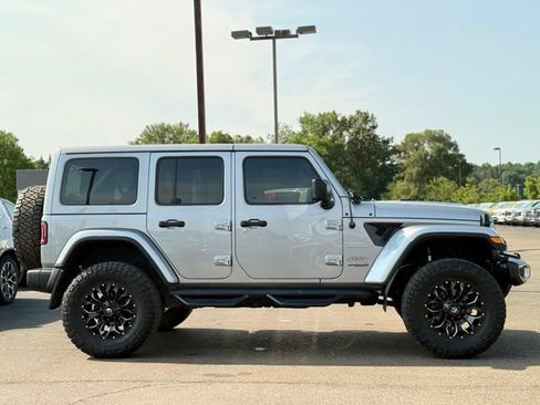 Used 2018 Jeep Wrangler Unlimited Sahara w/ Dual Top Group AWD/4WD image 24