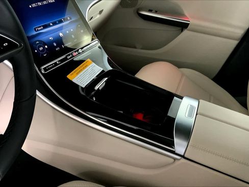 New 2025 Mercedes-Benz GLC 300 GLC 300 image 11