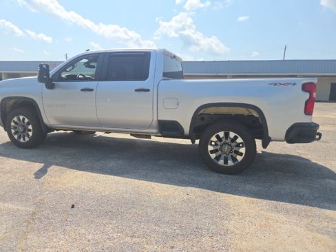 Used 2022 Chevrolet Silverado 2500 Custom w/ Custom Value Package AWD/4WD image 6
