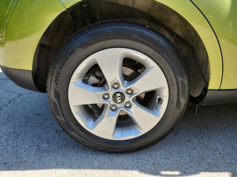 Used 2017 Kia Soul FWD image 7