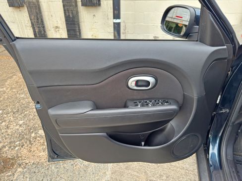 Used 2019 Kia Soul + FWD image 33