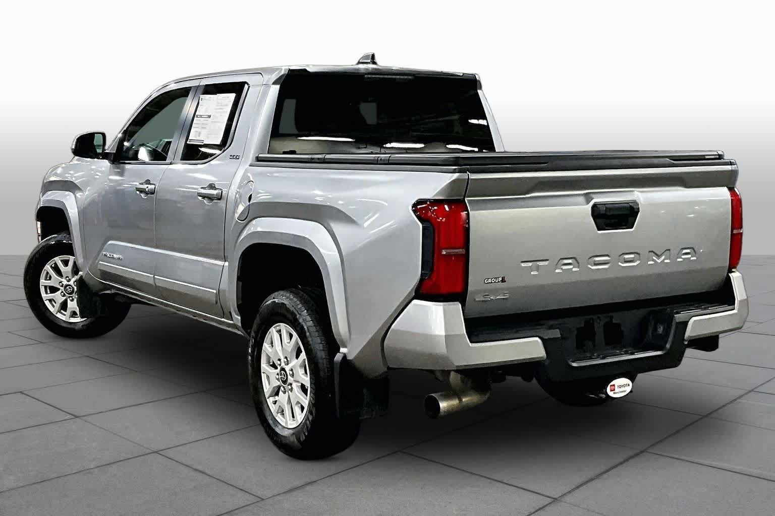 Certified 2025 Toyota Tacoma SR5 AWD/4WD image 12