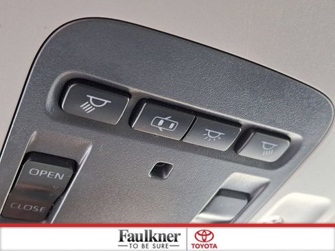 Used 2018 Toyota Camry L image 25