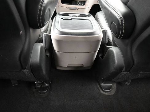 Used 2022 Chrysler Pacifica Touring-L FWD image 39