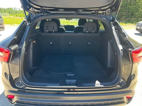 Used 2024 Chevrolet Trax RS w/ Sunroof Package FWD image 24