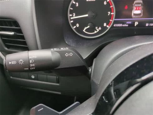 Used 2023 Nissan Rogue SV image 27