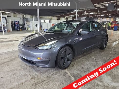 Used 2021 Tesla Model 3 Standard Range Plus image 1