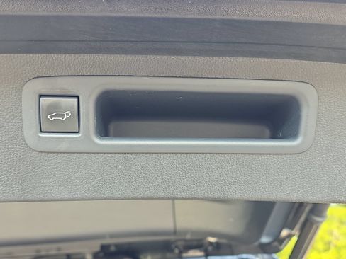 Used 2020 Toyota Highlander Limited FWD image 14