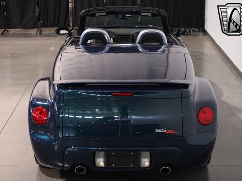 Used 2005 Chevrolet SSR w/ Preferred Equipment Group image 18