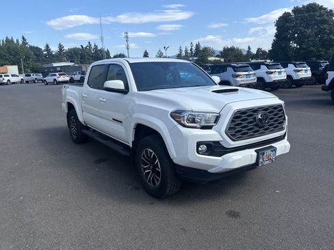 Used 2021 Toyota Tacoma TRD Sport w/ TRD Premium Sport Package AWD/4WD image 7