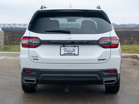 Used 2025 Honda Pilot Sport image 6