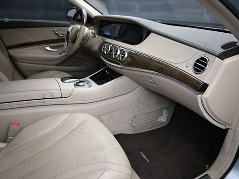 Used 2017 Mercedes-Benz S 550 Sedan image 19