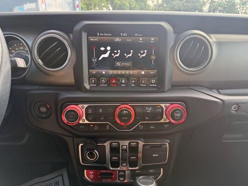 Used 2020 Jeep Gladiator Rubicon AWD/4WD image 23