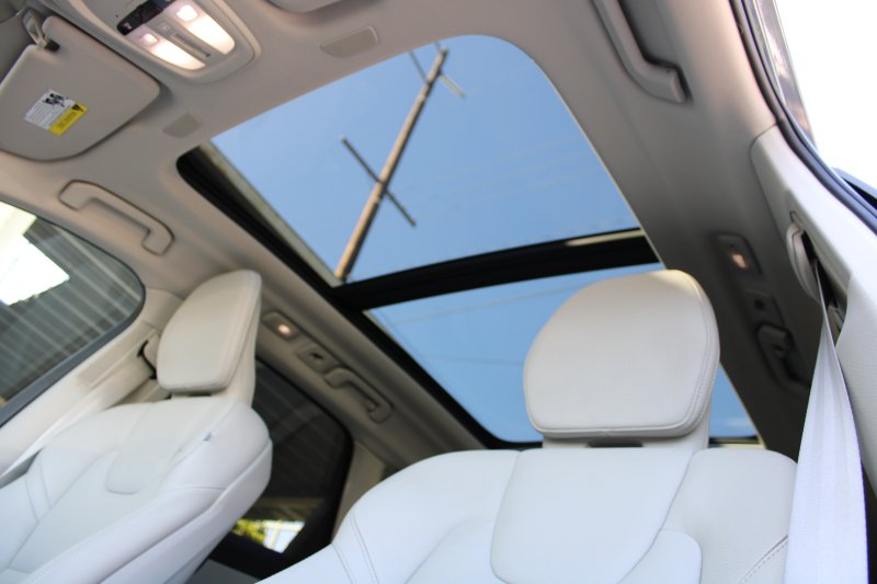 Used 2022 Volvo XC60 B5 Momentum FWD image 13